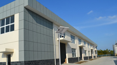 為什么現(xiàn)在新農(nóng)村道路建設(shè)都選用太陽能路燈呢？